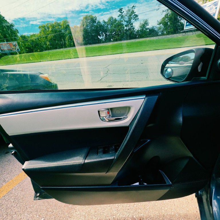 2015 Toyota Corolla Image 8