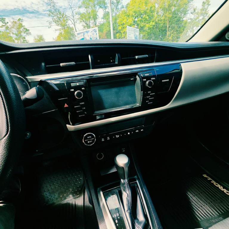 2015 Toyota Corolla Image 9