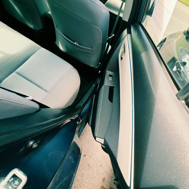 2015 Toyota Corolla Image 13