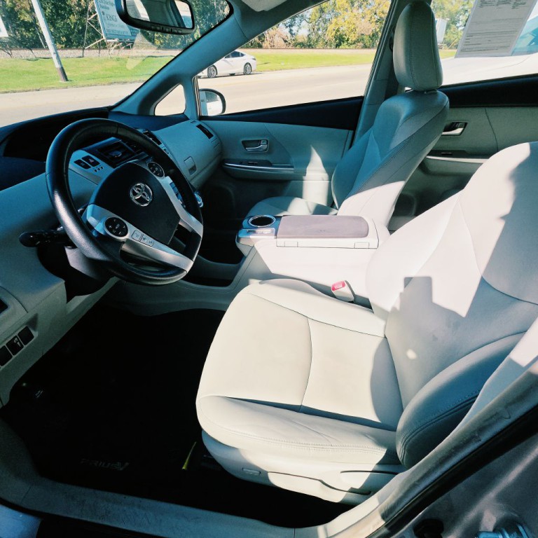 2014 Toyota Prius Image 8