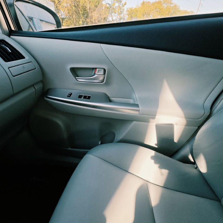2014 Toyota Prius Image 9
