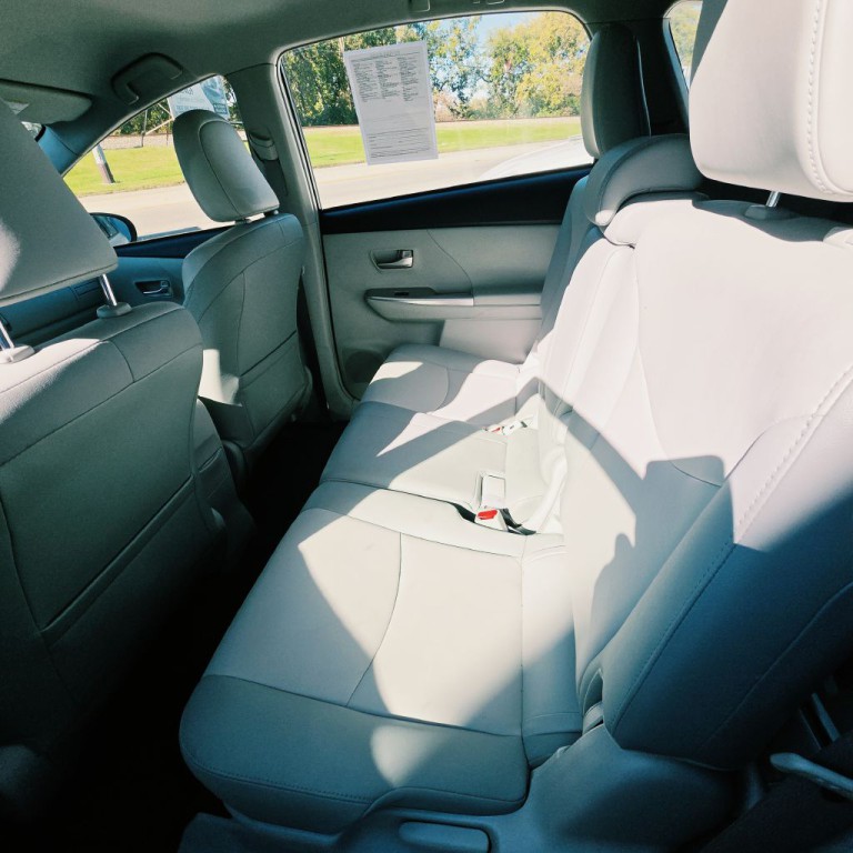 2014 Toyota Prius Image 11