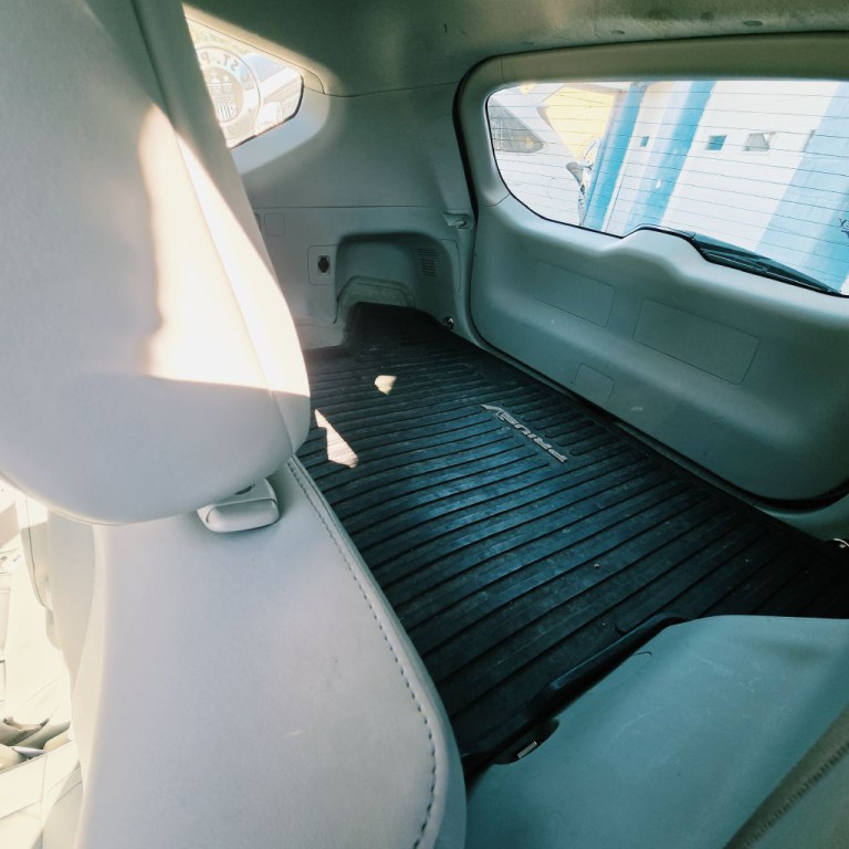 2014 Toyota Prius Image 12