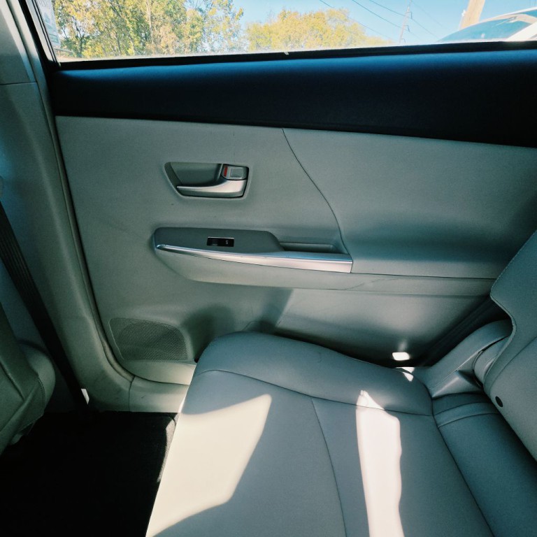 2014 Toyota Prius Image 13