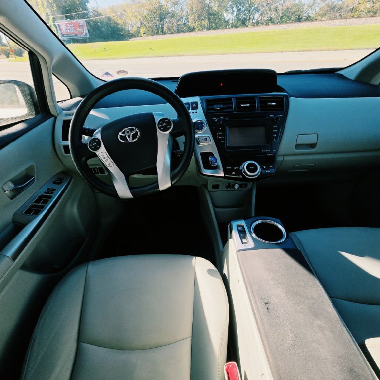 2014 Toyota Prius Image 14