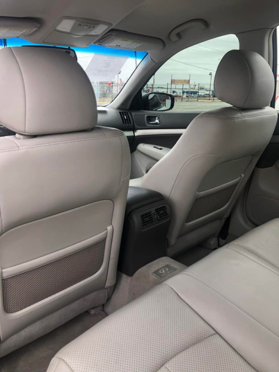 2011 INFINITI G25 Image 6