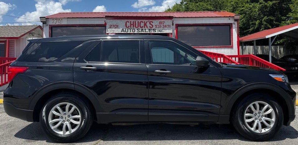 2021 Ford Explorer Image 2