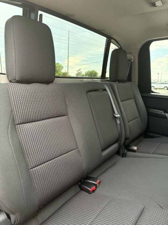 2015 Nissan Titan Image 8