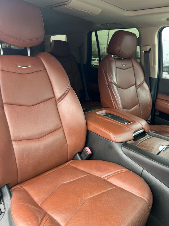 2015 Cadillac Escalade Image 9
