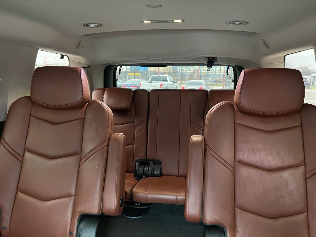 2015 Cadillac Escalade Image 11