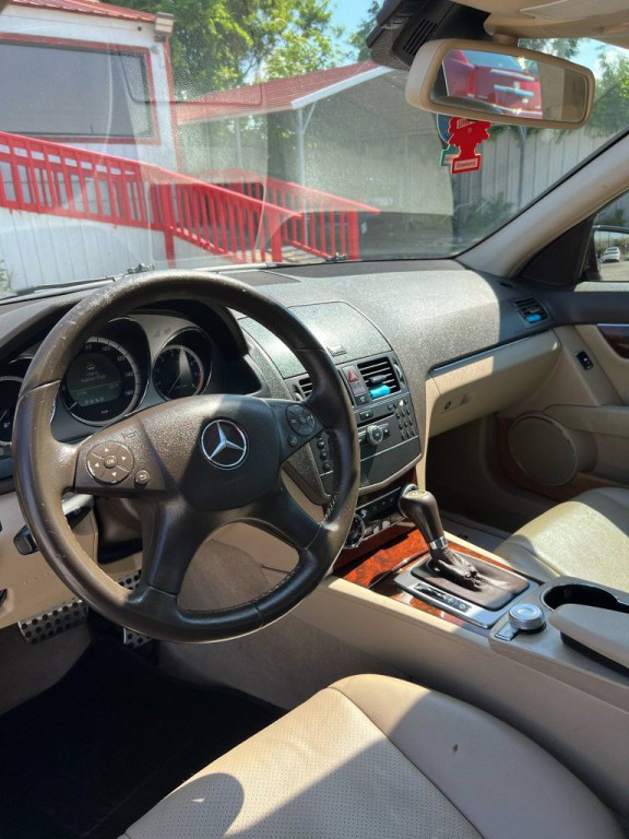 2010 Mercedes-Benz C-Class Image 6
