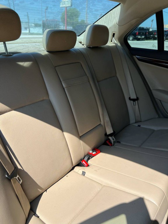 2010 Mercedes-Benz C-Class Image 8