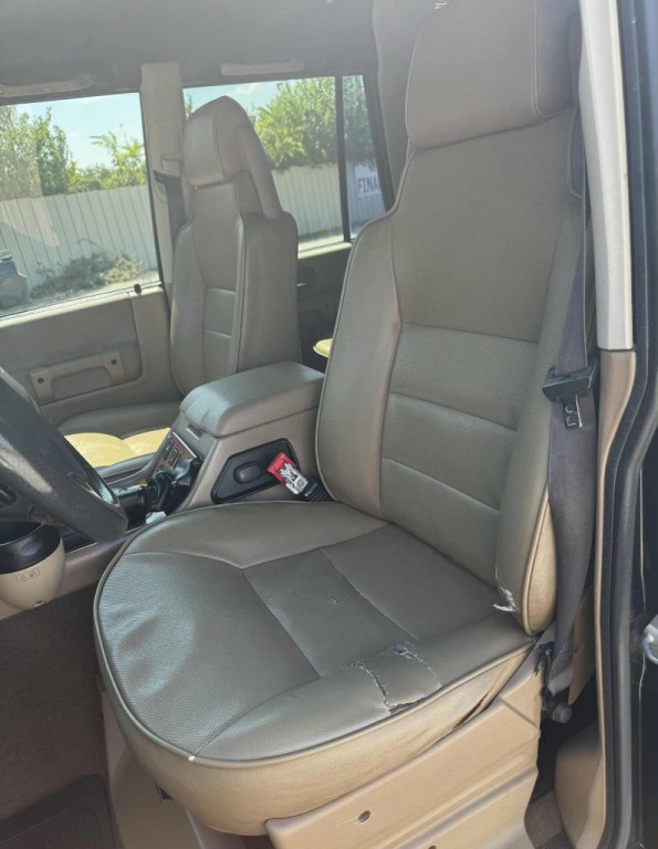 2001 Land Rover Discovery II Image 8