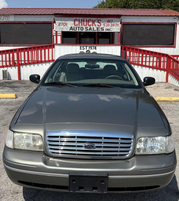 2004 Ford Crown Victoria Image 2