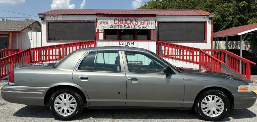 2004 Ford Crown Victoria Image 4