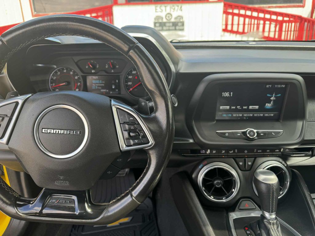 2017 Chevrolet Camaro Image 8