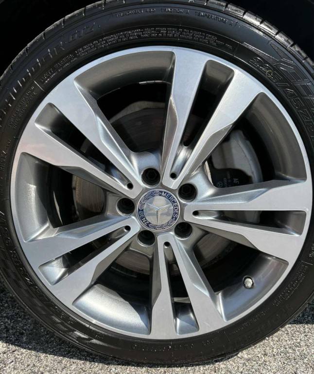2015 Mercedes-Benz C-Class Image 9
