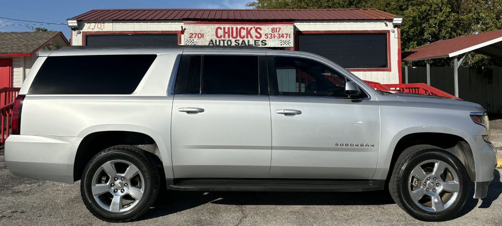 2016 Chevrolet Suburban Image 3