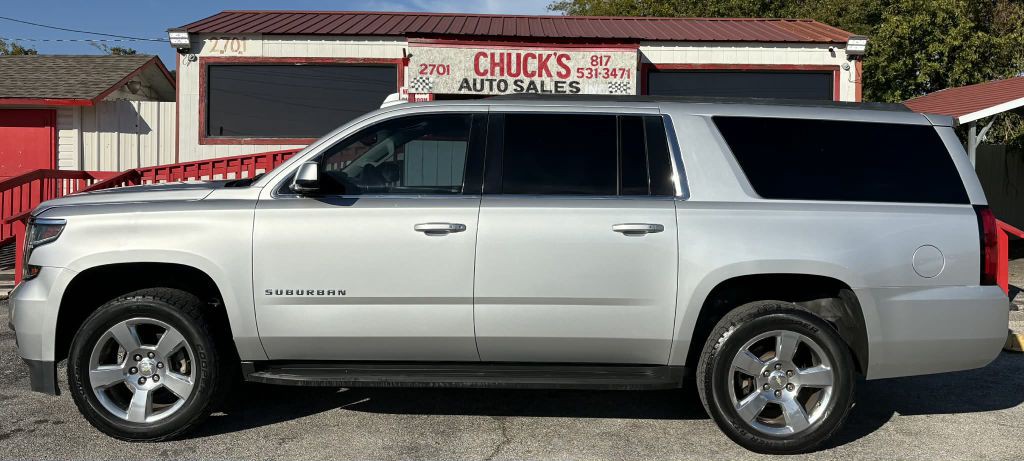 2016 Chevrolet Suburban Image 4