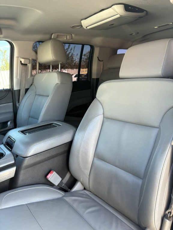 2016 Chevrolet Suburban Image 8