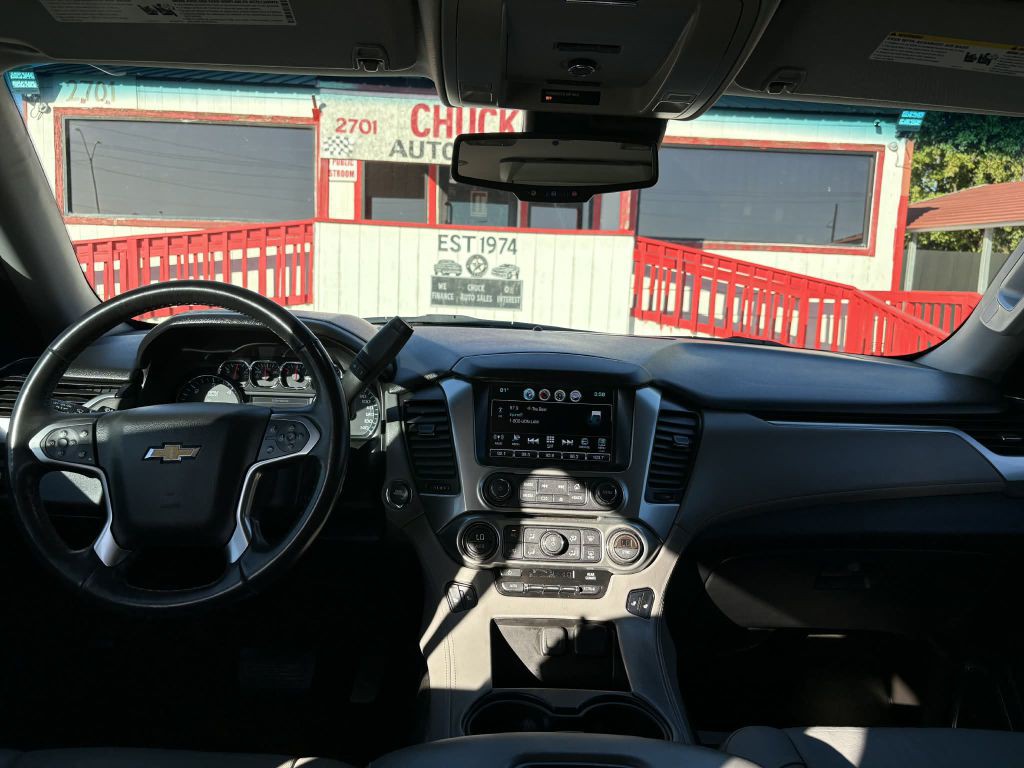 2016 Chevrolet Suburban Image 12
