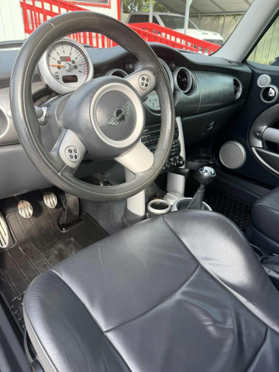 2005 MINI Cooper Image 7