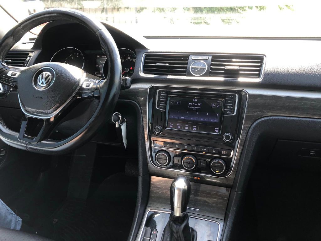 2016 Volkswagen Passat Image 5