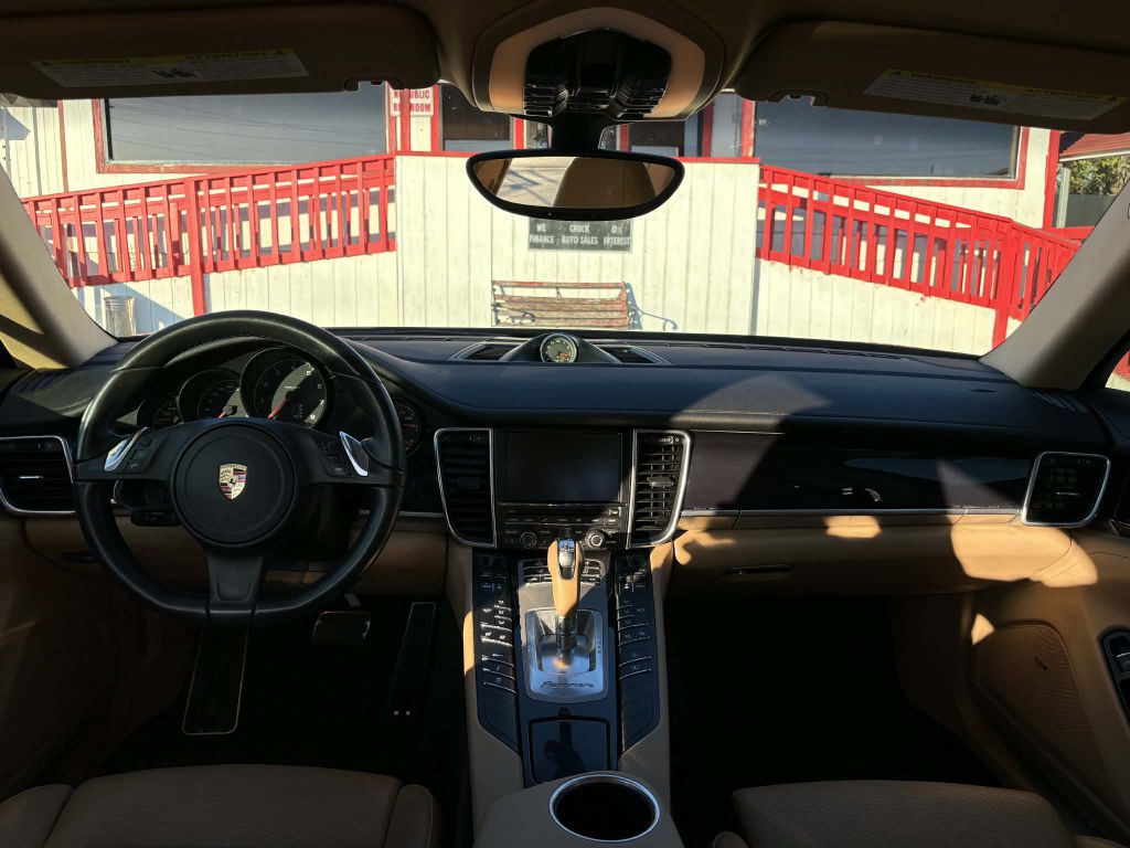 2016 Porsche Panamera Image 7