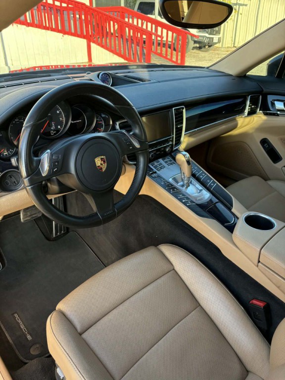 2016 Porsche Panamera Image 8