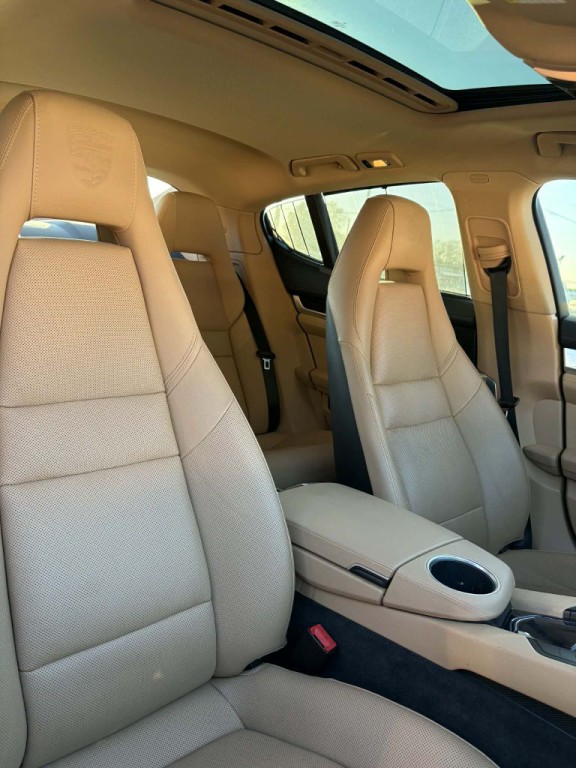 2016 Porsche Panamera Image 10