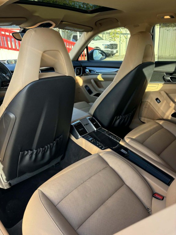 2016 Porsche Panamera Image 11