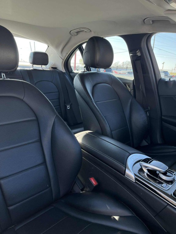 2015 Mercedes-Benz C-Class Image 9