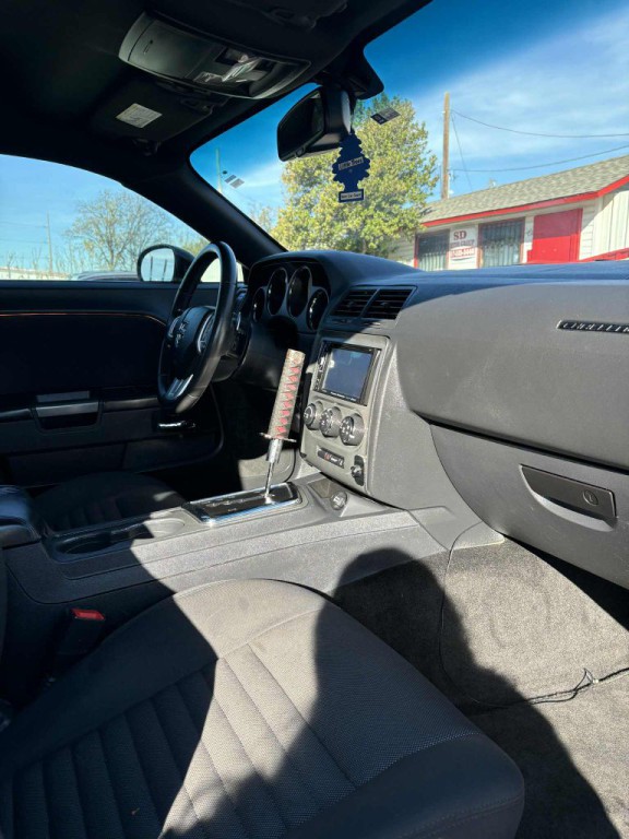 2013 Dodge Challenger Image 8