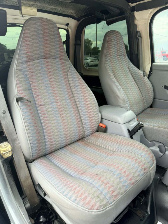1998 Jeep Wrangler Image 10