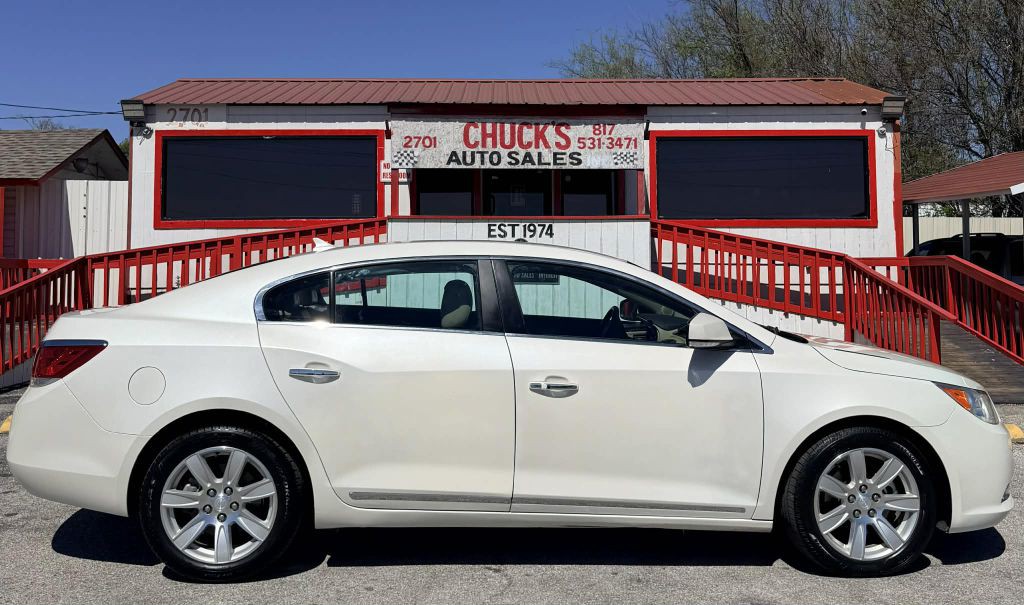 2010 Buick Lacrosse Image 2