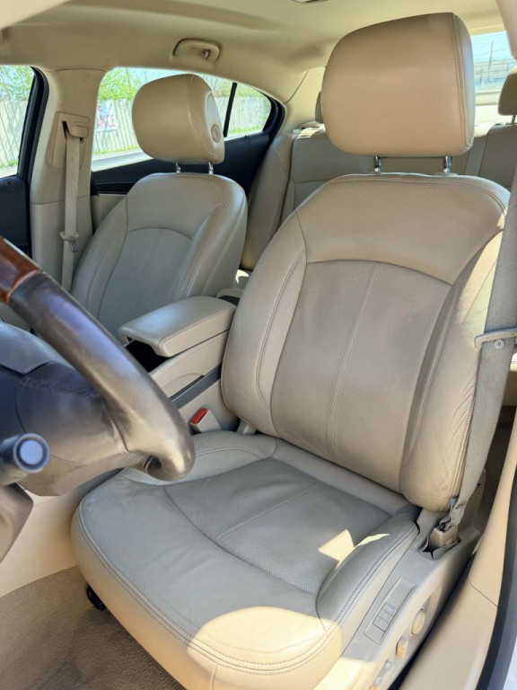 2010 Buick Lacrosse Image 5