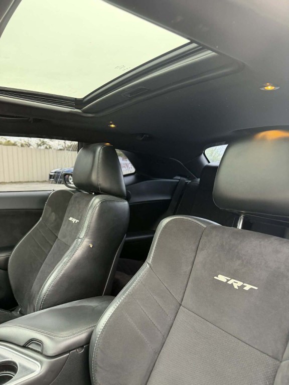 2015 Dodge Challenger Image 9