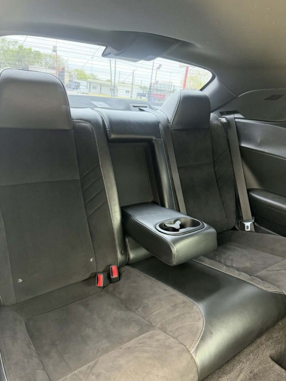 2015 Dodge Challenger Image 11