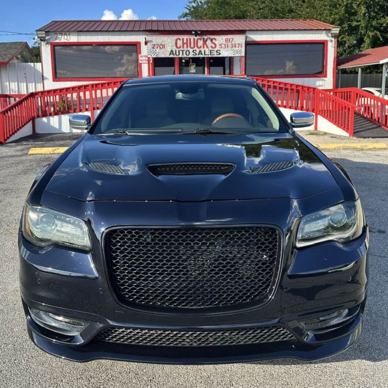2011 Chrysler 300 Image 2