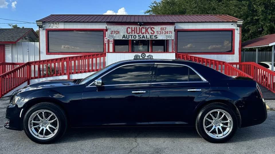 2011 Chrysler 300 Image 4