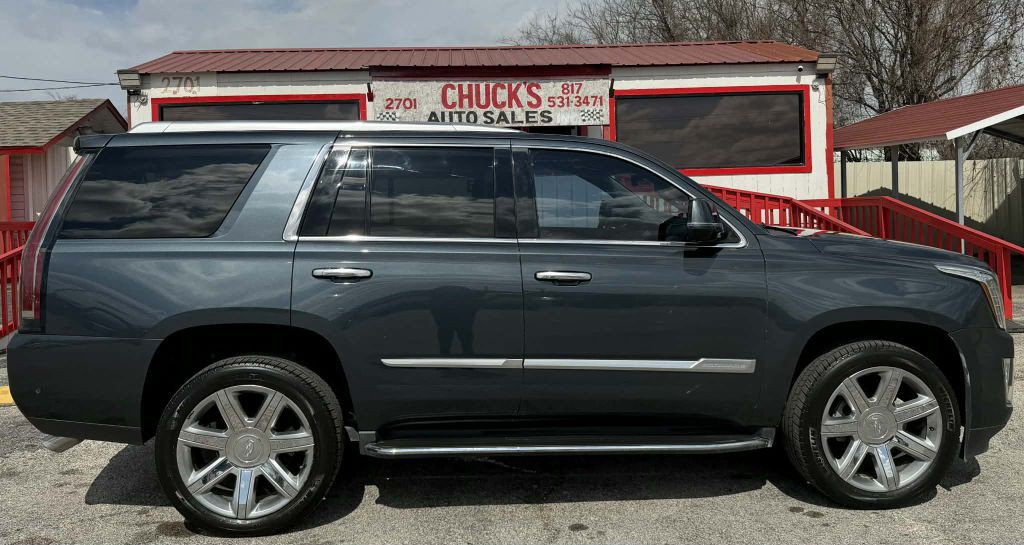 2019 Cadillac Escalade Image 2