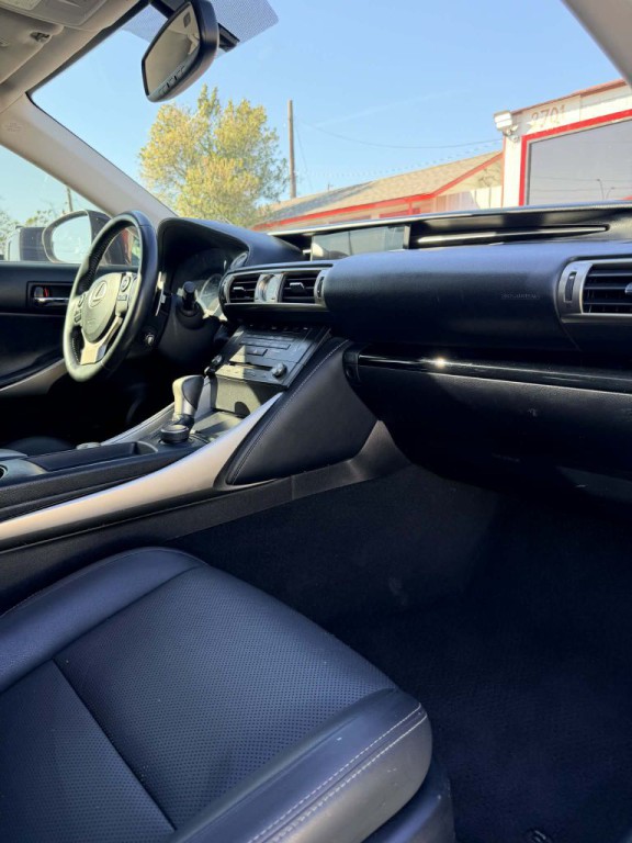 2015 Lexus IS 250 Image 9