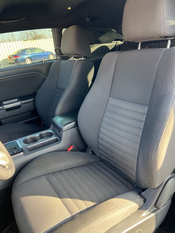 2014 Dodge Challenger Image 9