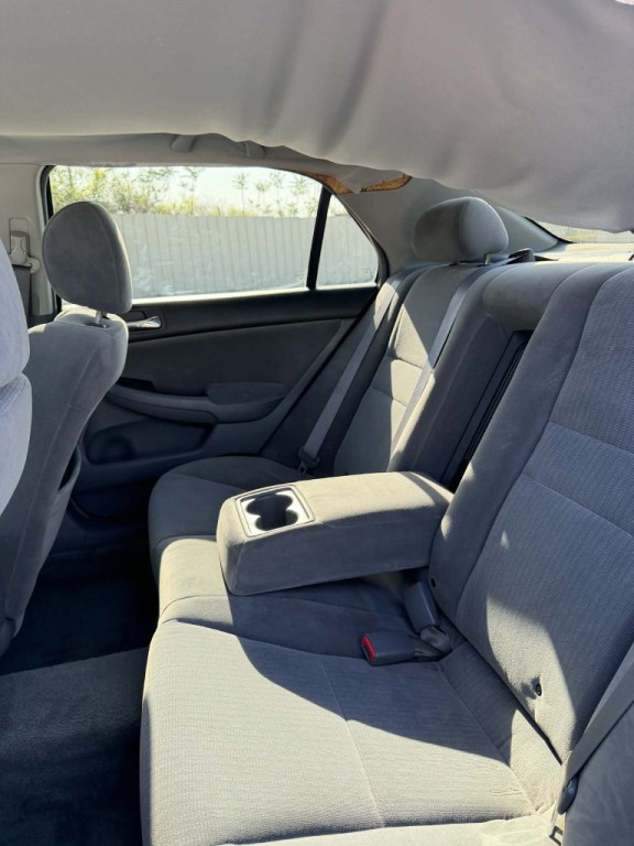2005 Honda Accord Image 9