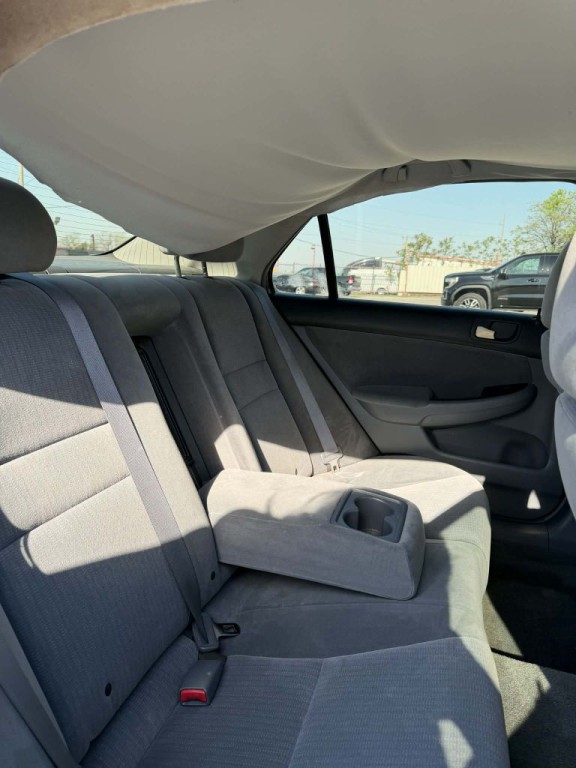 2005 Honda Accord Image 10