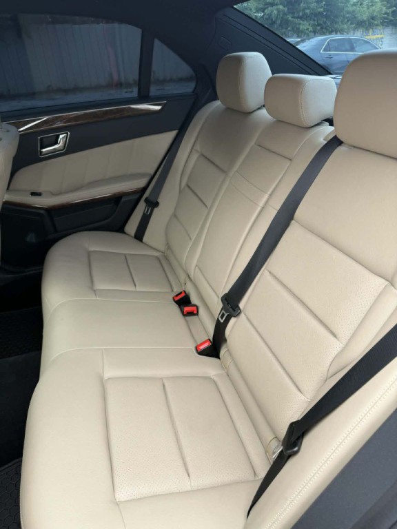 2011 Mercedes-Benz E-Class Image 12
