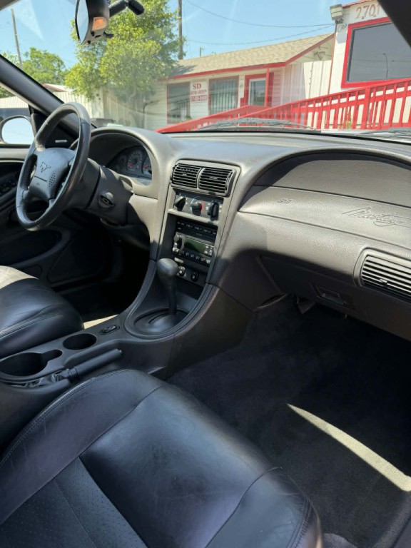 2002 Ford Mustang Image 8