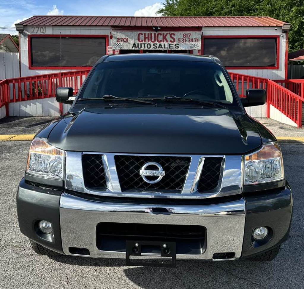 2010 Nissan Titan Image 2