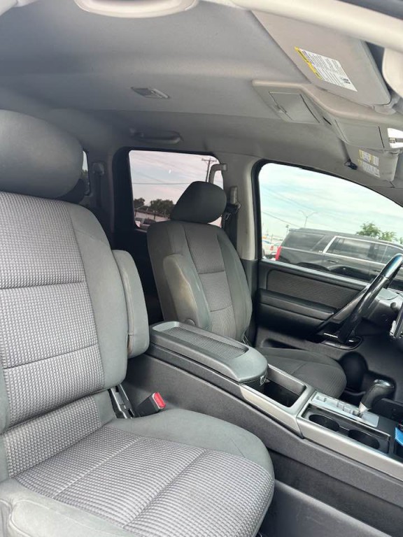 2010 Nissan Titan Image 12
