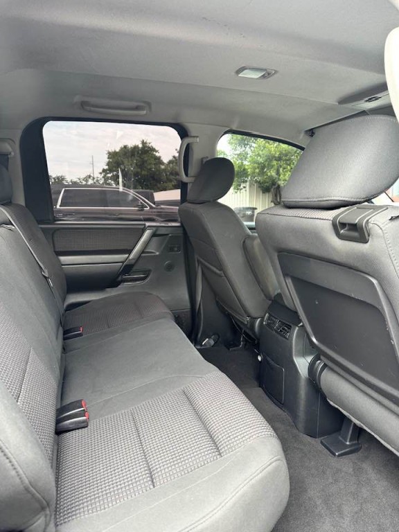 2010 Nissan Titan Image 13